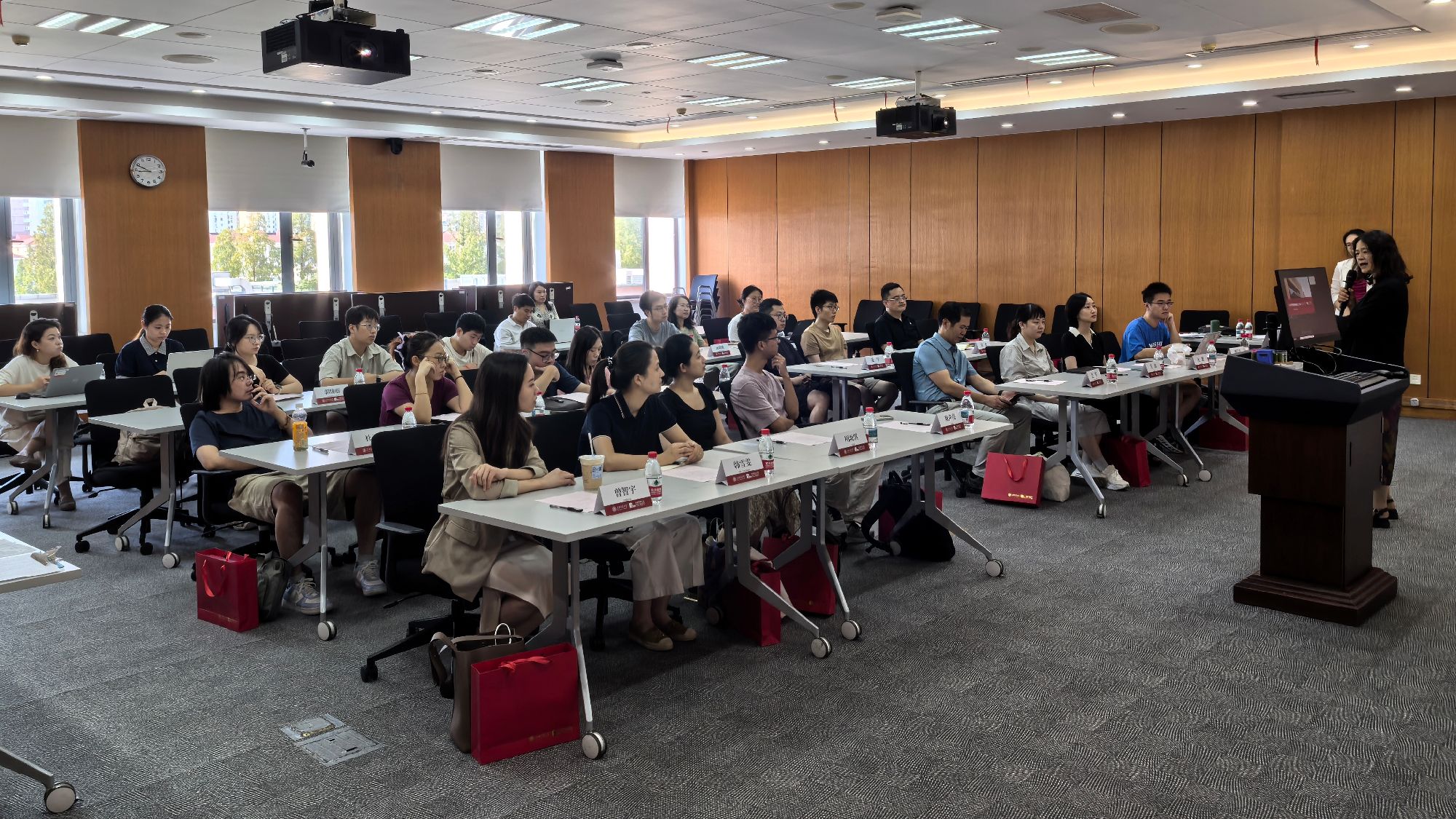 凝“新”聚力，共话未来——公司2025年度新进教职工培训暨午餐交流会顺利举行